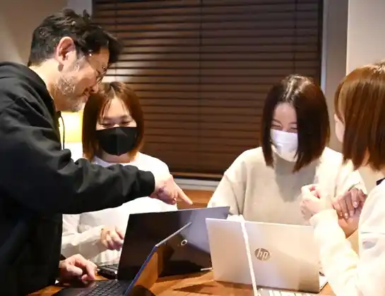 Découvrez notre équipe d'assistance aux joueurs de Side Tokyo